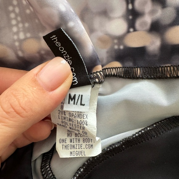 M/L yoga legging excellent condition - Picture 3 of 3